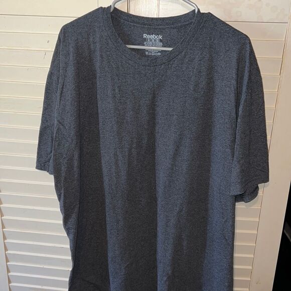 Reebok two XL short sleeve basic T-shirt - Picture 1 of 3